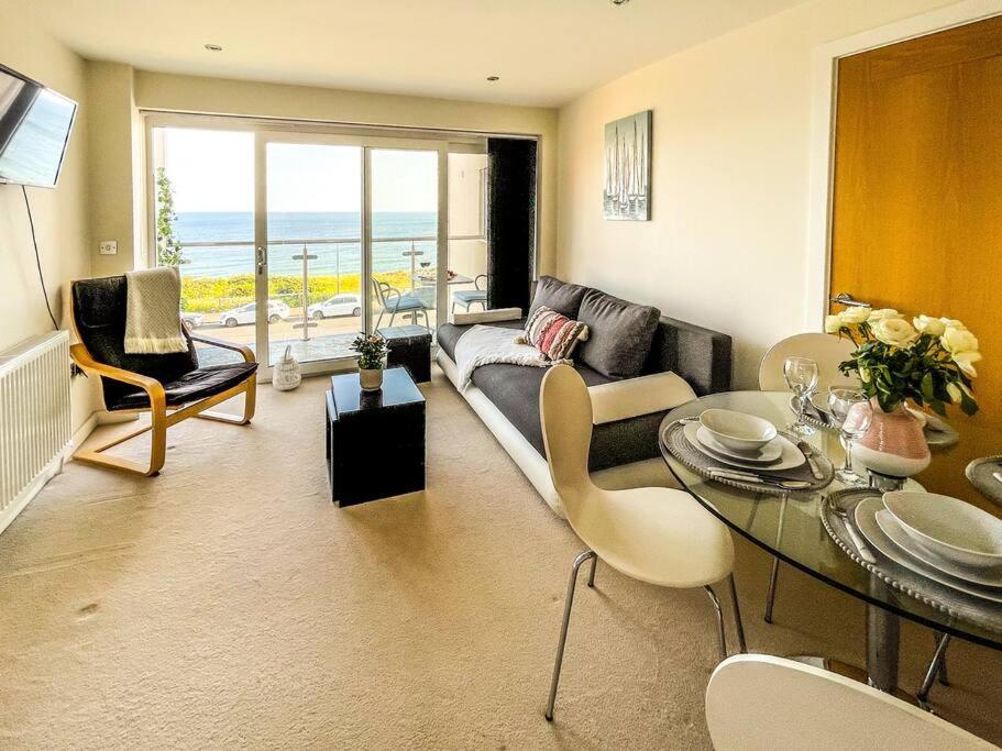 Soho Beach Apartment With Fabulous Sea View And 2 Minutes To The Beach With Free Parking And Netflix Bournemouth Exterior foto