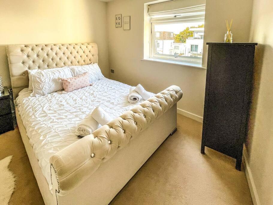 Soho Beach Apartment With Fabulous Sea View And 2 Minutes To The Beach With Free Parking And Netflix Bournemouth Exterior foto